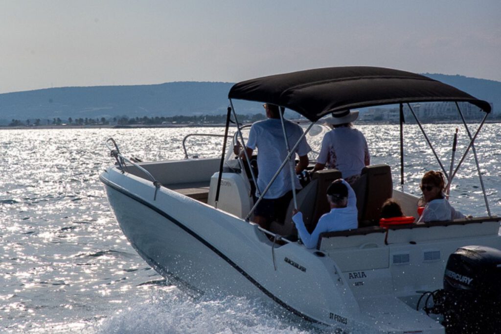 Les avantages du club bateau Carnon par rapport à la possession d’un bateau