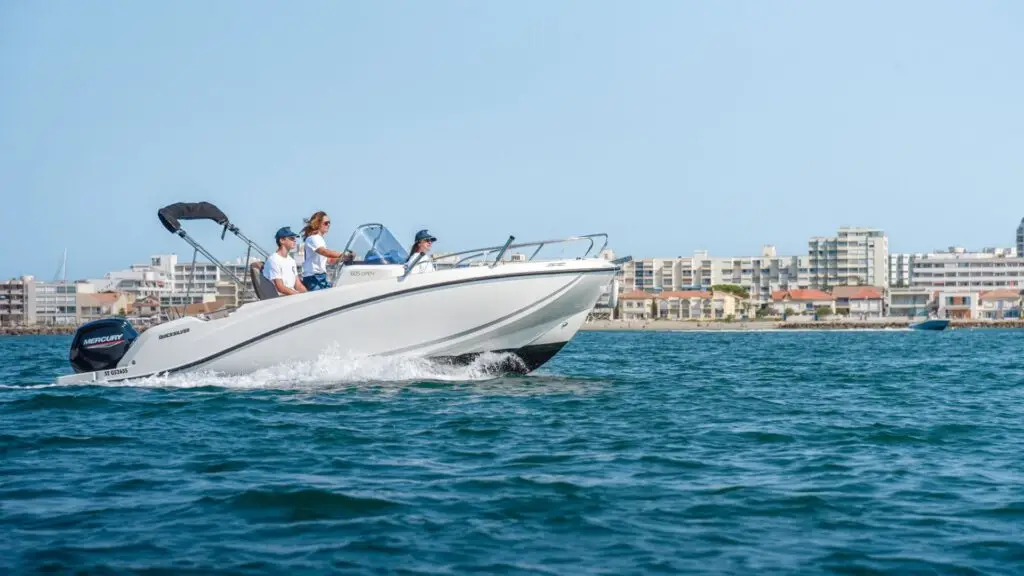Louer un bateau à moteur sur Carnon avec Freedom Boat Club