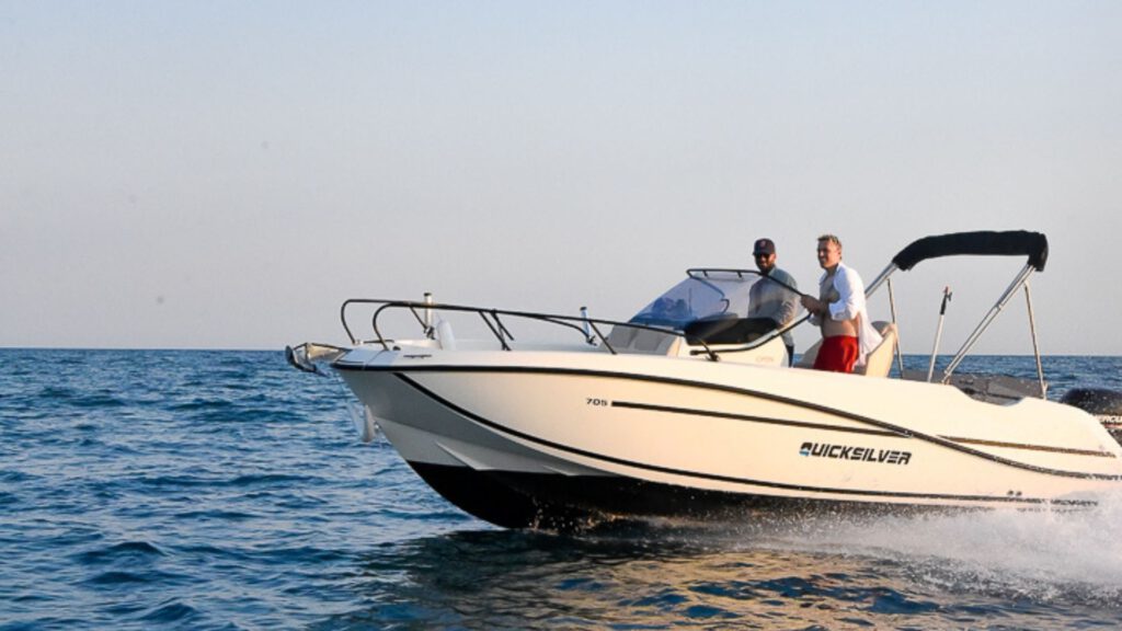 Freedom Boat Club vs location de bateau à Carnon : quelle option choisir ?